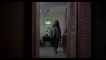 स्टेपसन और माँ परिपक्व और किशोर कार्रवाई में लिप्त हैं
