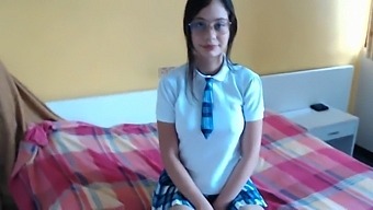Young Lady Records Schoolgirl Cousin For Homemade Teen Video