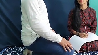 ครูอินเดียและนักเรียนสํารวจกายวิภาคเพศในวิดีโอโฮมเมด