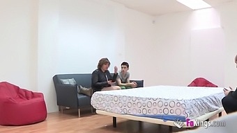 Europese Milf Met Kleine Tieten Krijgt Wraak Op Haar Ontrouwe Echtgenoot Door Jordi Te Bedriegen