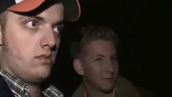 Een Groep Mensen Geeft Zich Over Aan Een Wilde Pikzuig- En Neukorgie Op Een Feestje