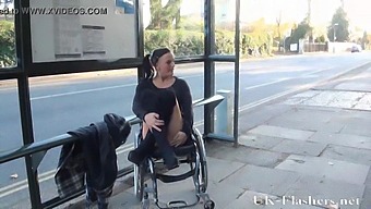 นางเอกหนังผู้ใหญ่ผู้พิการและนักแสดงโป๊ Princess Paraplegic เปิดเผยมันทั้งหมดในที่สาธารณะ